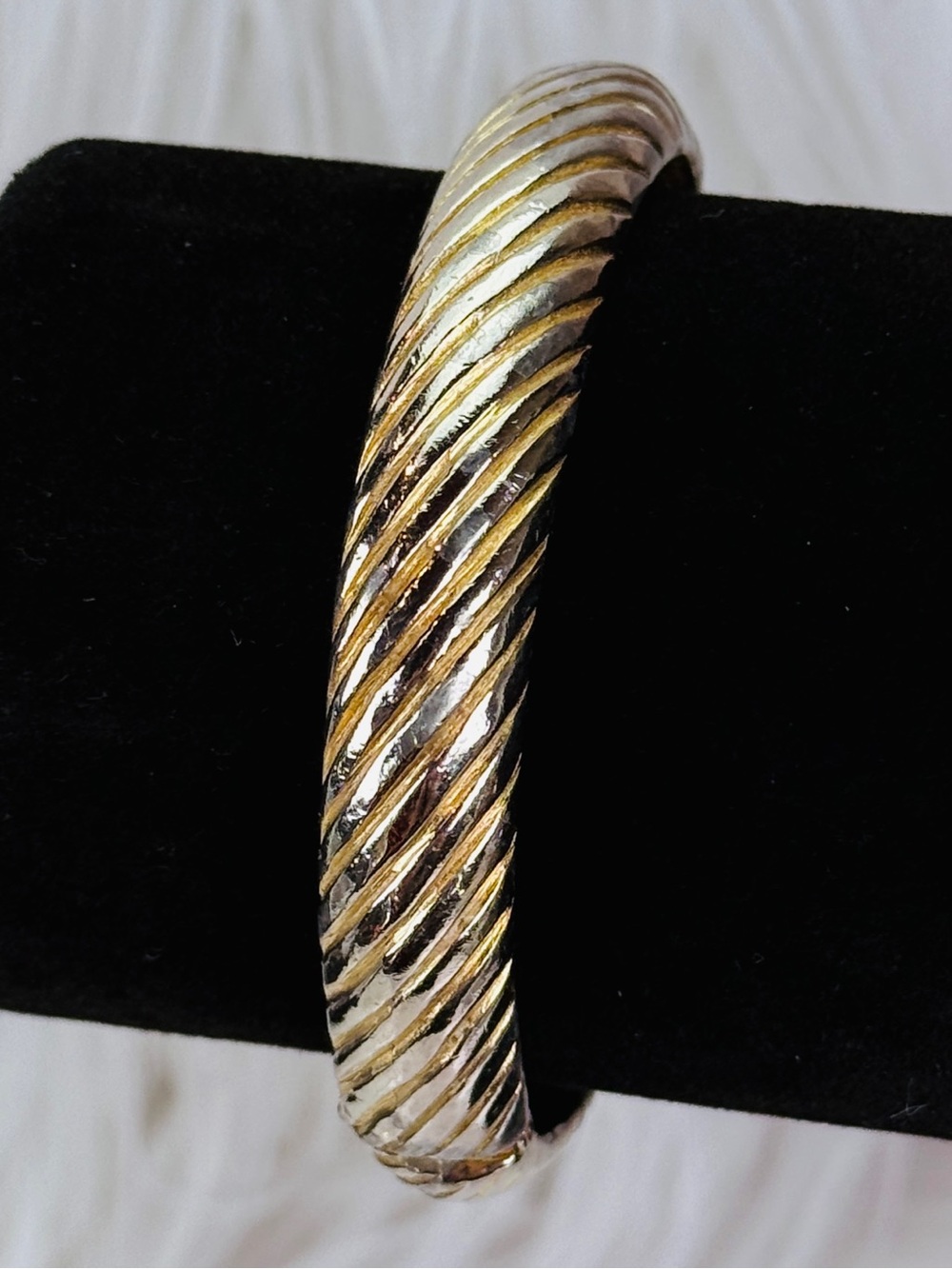 Vintage Castlecliff Goldtone Silvertone Ribbed Hinged Bangle Bracelet - Picture 10 of 10